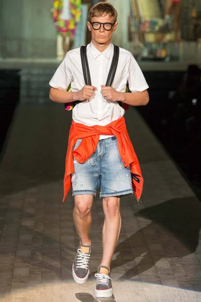 Look 14